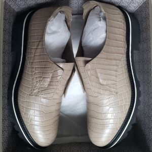 OMG, NEW (NIB) LOAFERS by M. Gemi; Neutral Croco🐊; 41/~10